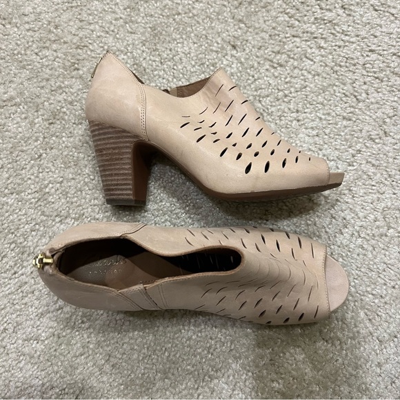 CLARKS Okena Leather Peep Toe Heeled Shoes Heels Back Zip Size 9 Beige, - Picture 11 of 16
